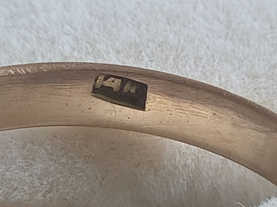 Złoty pierścionek z chalcedonem r. 22 próba 585