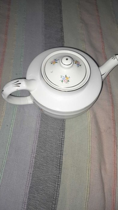 Vendo bule de chá, loica de sacavem vintage.