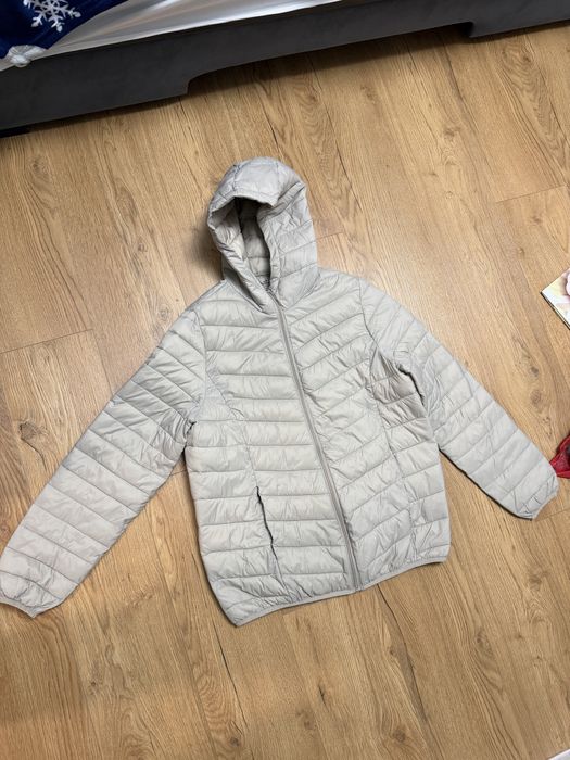 Продам женскую бежевую курточку