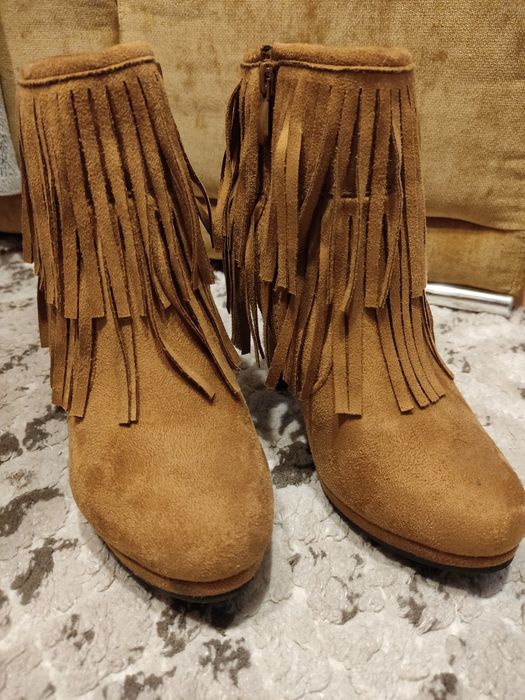 Botki z frędzlami rozmiar 37