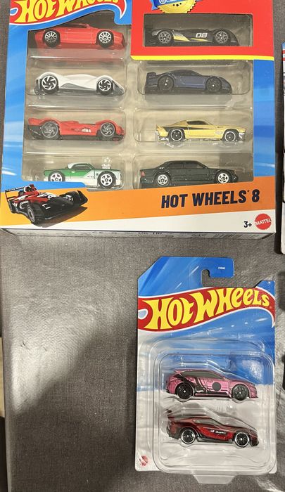 Hot wheels variados