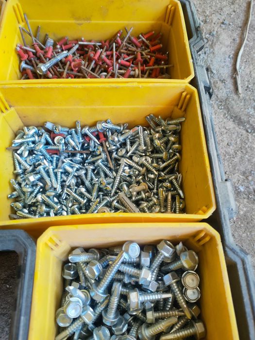 Mala com vários parafusos vários tamanhos
