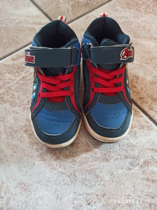 Adidasy Marvel  roz 25  15 cm