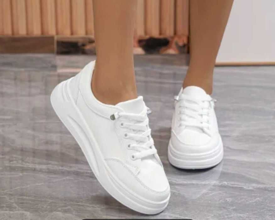 Кросівки білі жіночі розпродаж