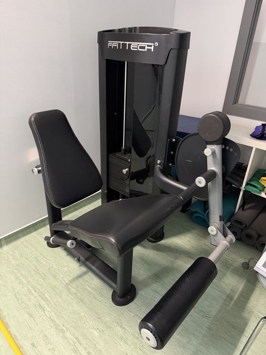 Maquina Leg extension da marca conhecida  FFITTECH444790669963448321