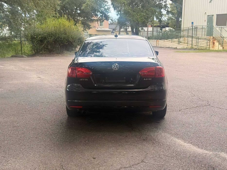 Volkswagen Jetta SE      2013
