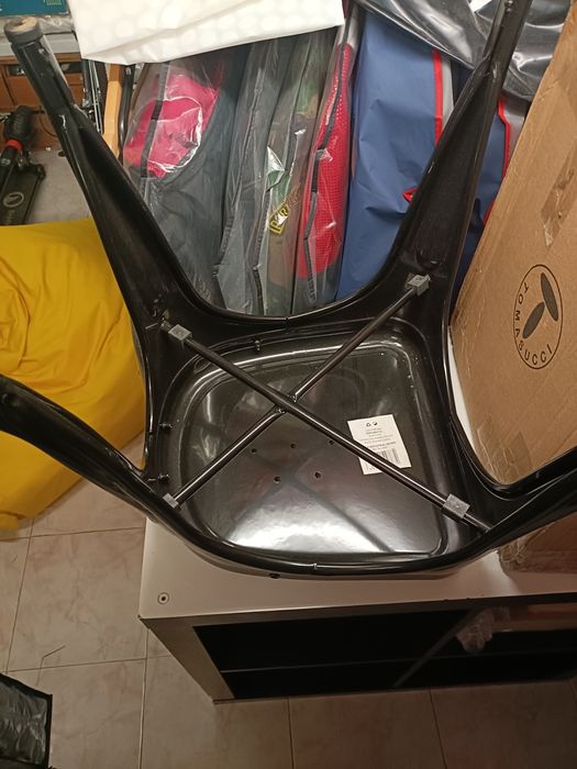 Banco de metal preto