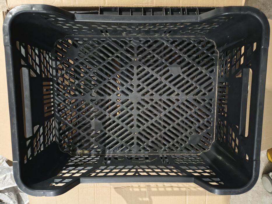 4 x Skrzynki kosze  pojemniki plastikowe 30cm x 40cm wysokie 15cm