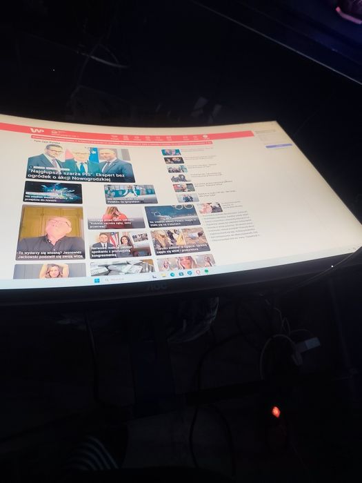 Monitor AOC 31.5 cala z zakrzywionym ekranem  144hz