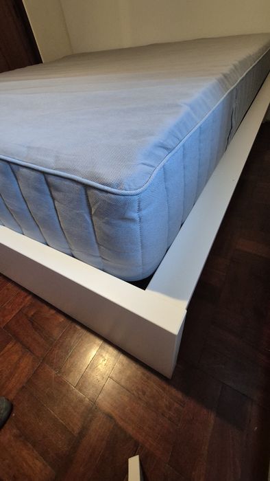 Cama casal grande + colchão