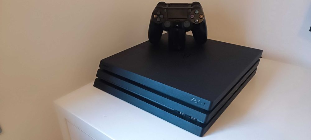 PlayStation 4 Pro 1tb + Acessórios e manutenção feita