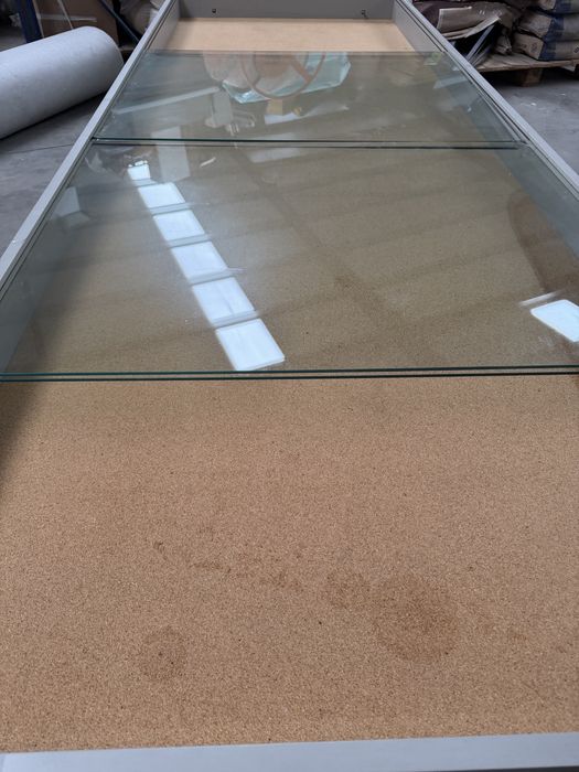 Vendo movel expositor com vidros de correr