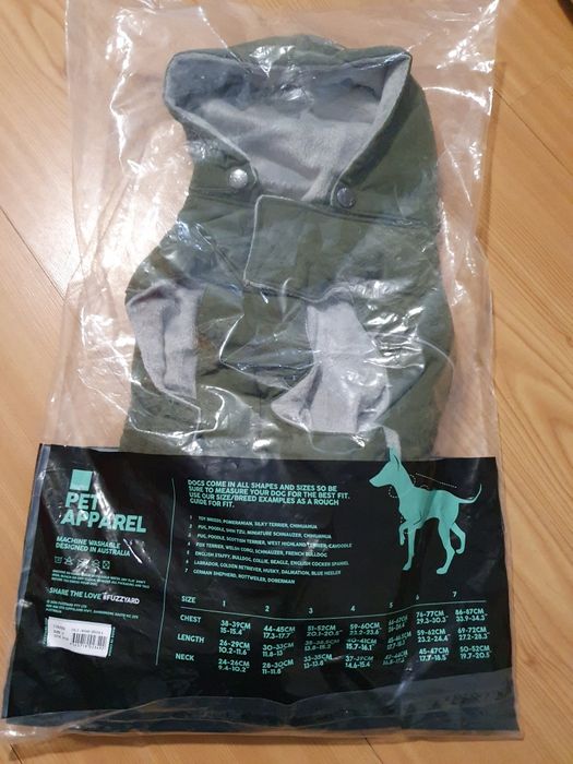 Roupa para cão nova