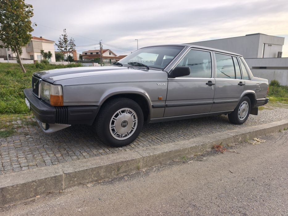 Volvo 740 GLE Red Block