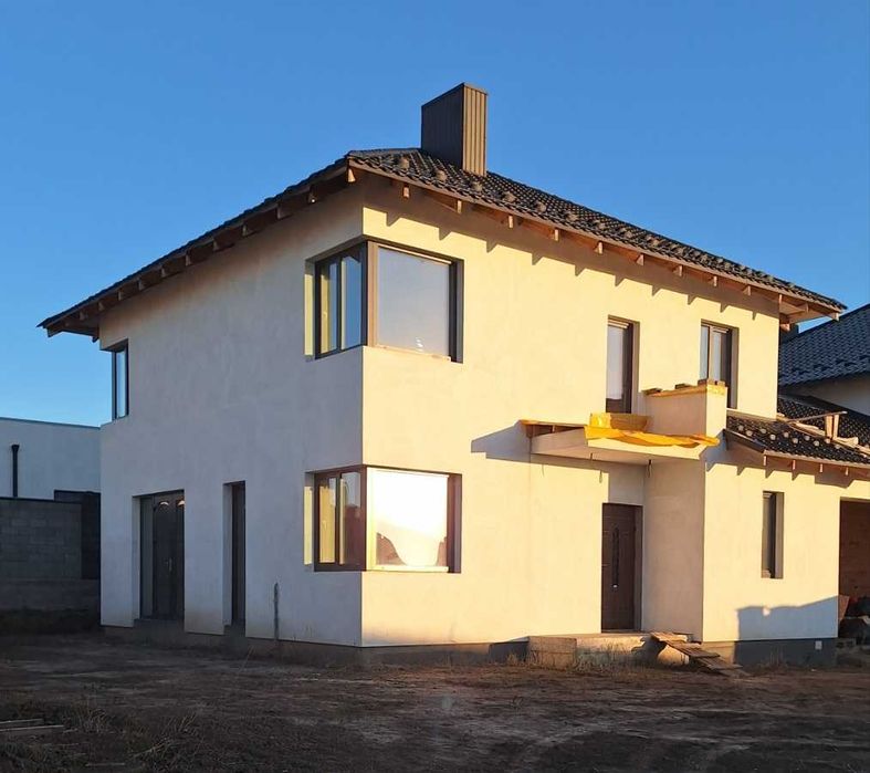 Котедж 165 кв. м з гаражем та ділянкою 4,8 соток