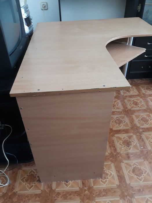 Стіл письмовий комп'ютерний