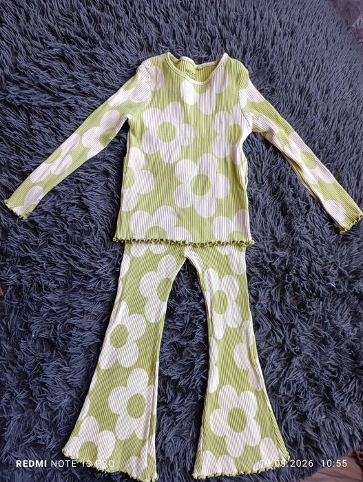 Костюм next, на дівчинку 4 роки,штани розмір 104,кофтинка розмір 110