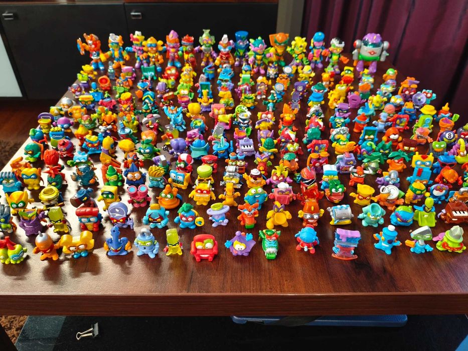 Superthings! - zestaw używanych figurek, 260 sztuk.