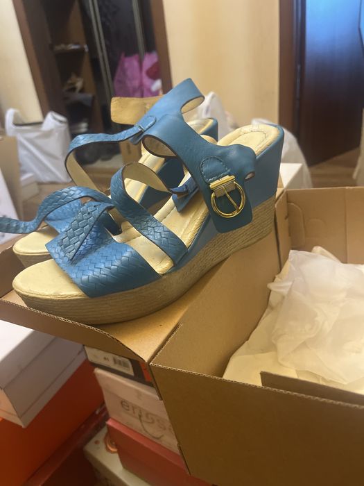 Босоніжки шкіряні