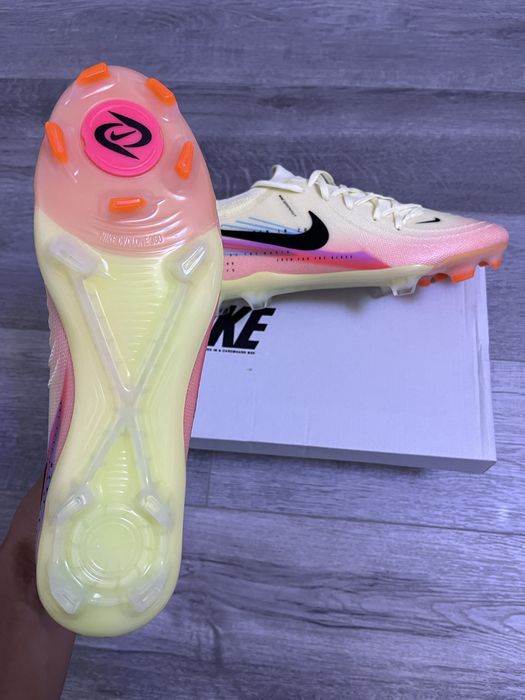 Футбольні бутси Nike