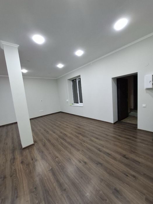 Продам коммерческое помещение. 135 м.кв. Центр Чкалова. Два входа