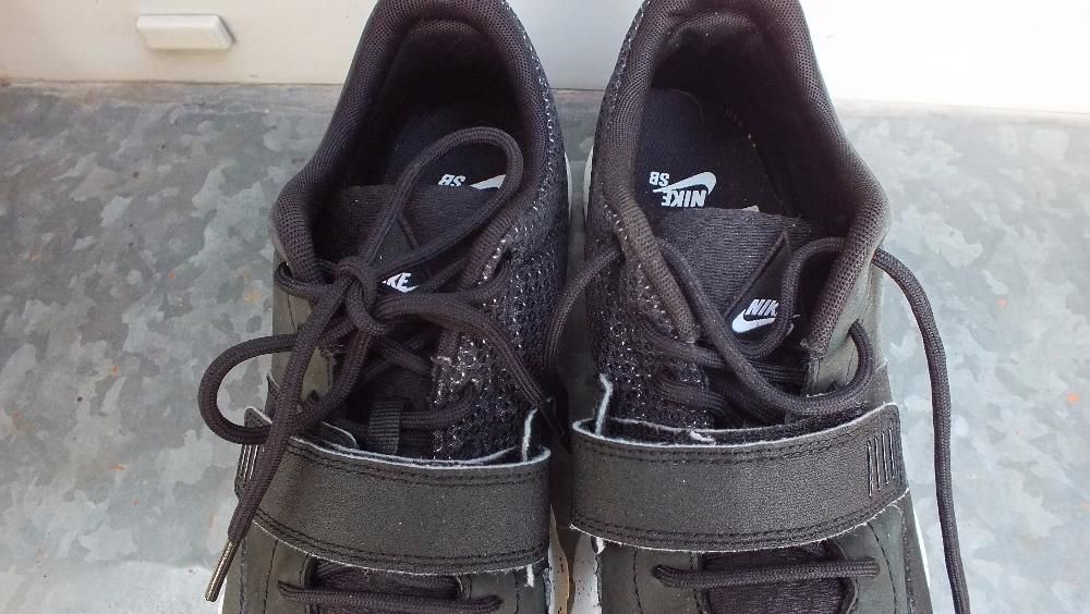 Super buty sportowe marki Nike w roz 42,5