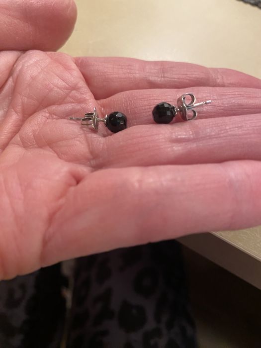 Srebrne kolczyki czarne kulki