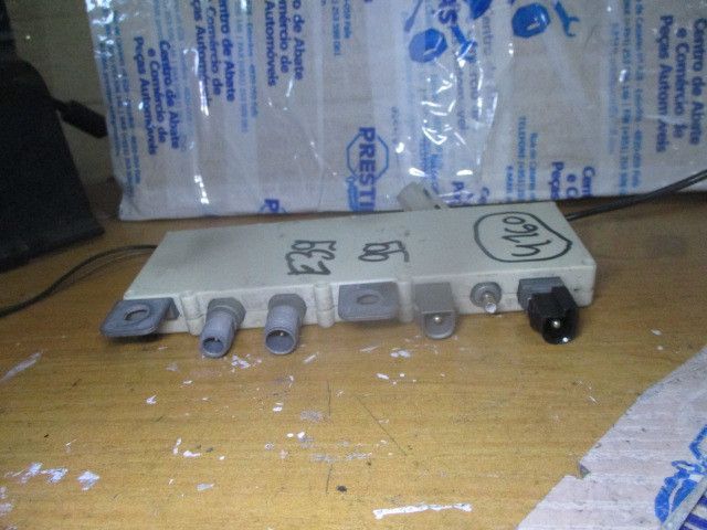 Amplificador de colunas BMW 5 (E39)