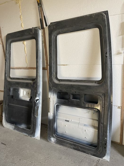 Продам задні двері на спрінтер низькі