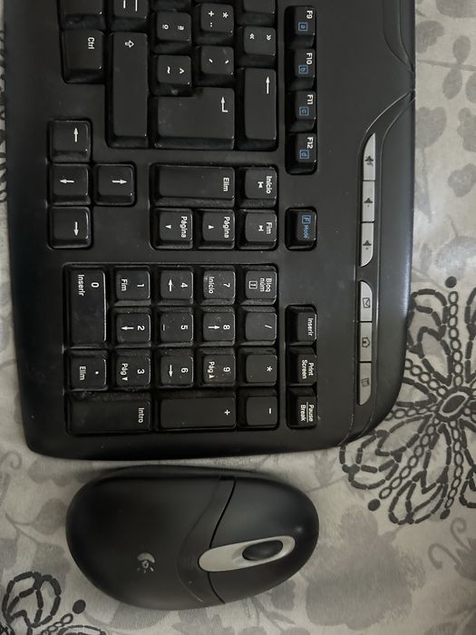 Teclado e Rato Logitech EX 110 (SEM RECETOR USB / Para Peças ou Substituição)