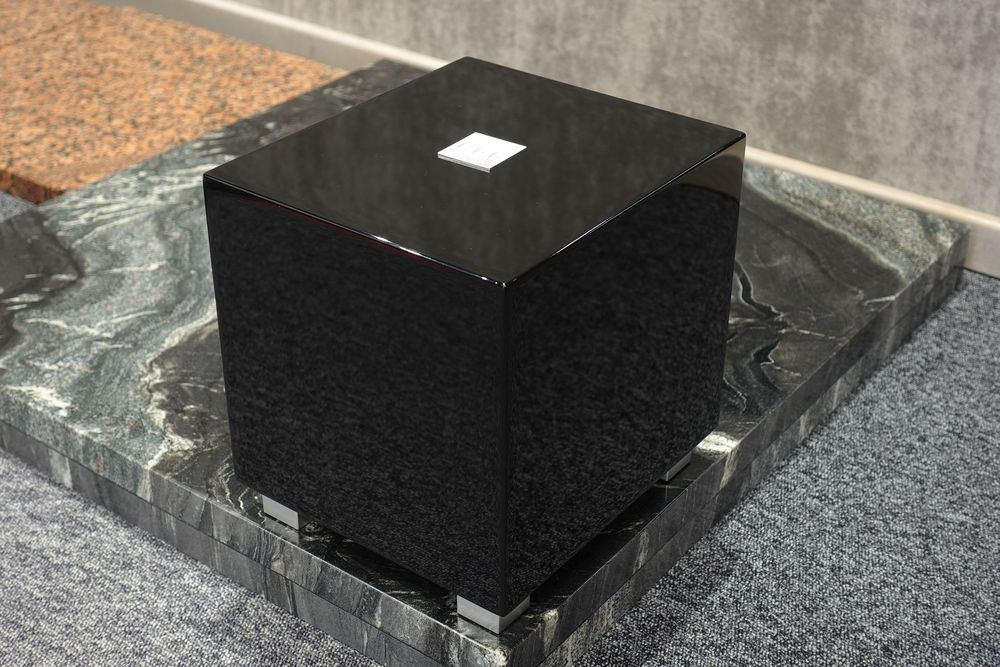 REL Tzero MKIII Czarny Subwoofer Aktywny Outlet