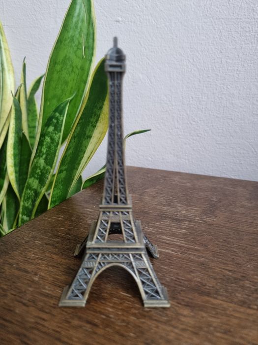 Wieża eiffla Paris ozdoba figurka