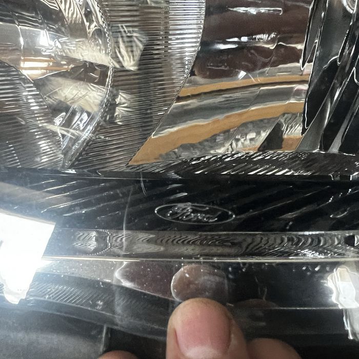 Фара Ford Escape правая