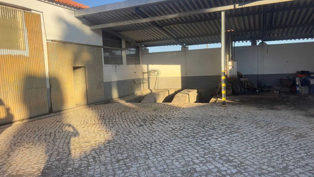 Arrenda-se oficina/ armazém