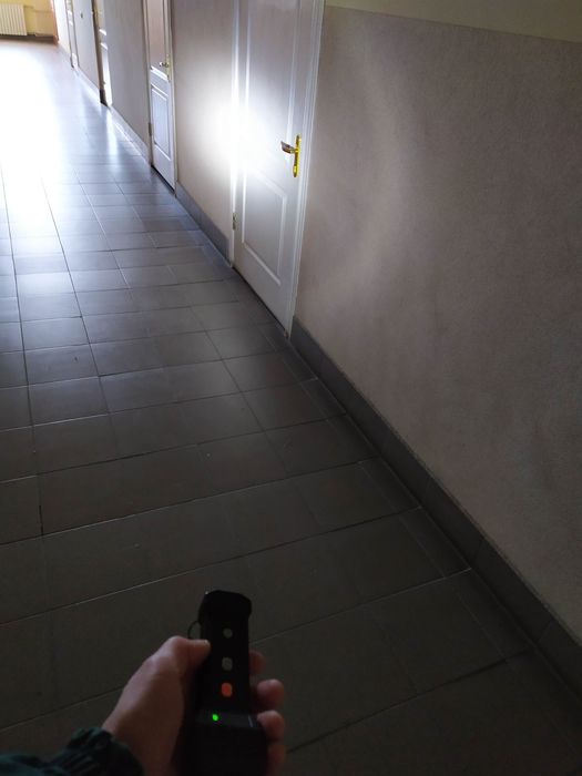 Пристрій для відлякування та дресирування собак.