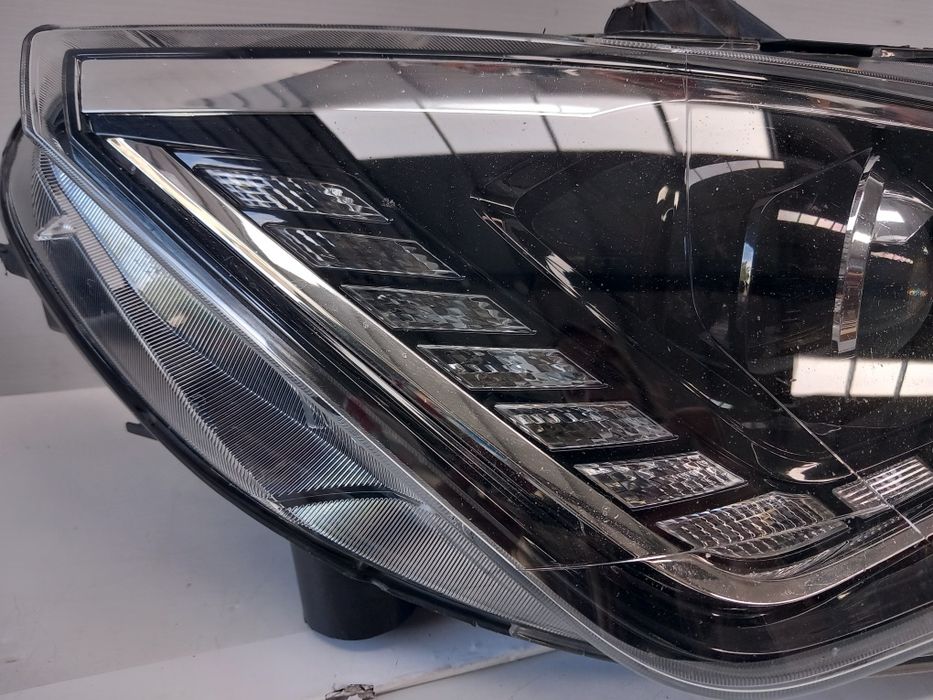 Otica direita Seat Ibiza 6J Xenon