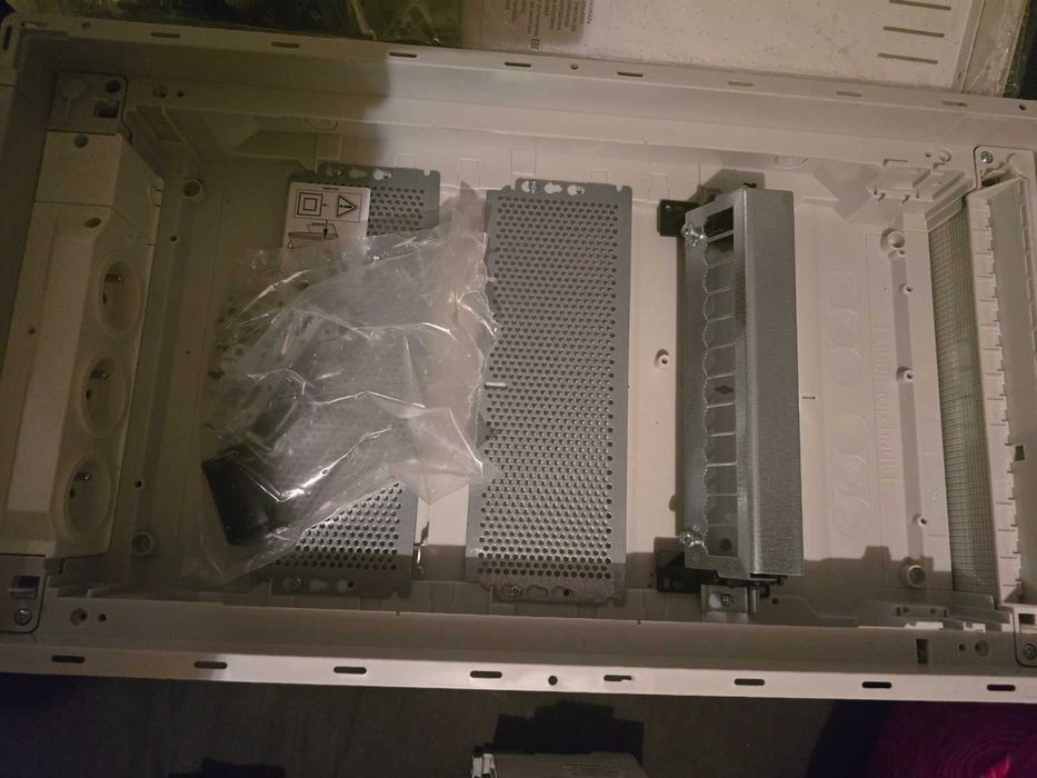 Hager Rozdzielnia Multimedialna Podtynkowa Volta 3 (Vu36Nwp)