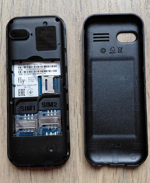 Мобільний телефон Fly FF183 (не робочий)