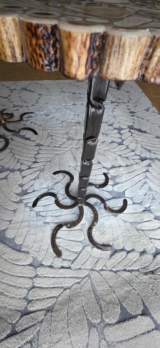 Stolik kawowy okrągły z poroża jelenia.