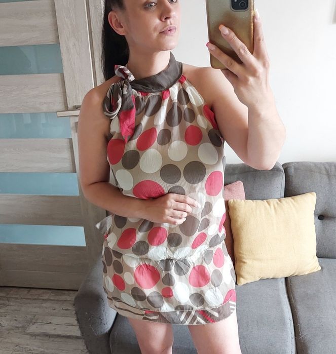 Krótka wzorzysta sukienka