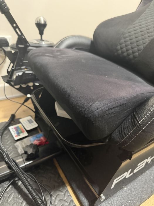 Playseat Evolution  + szyny fotela (regulacja)