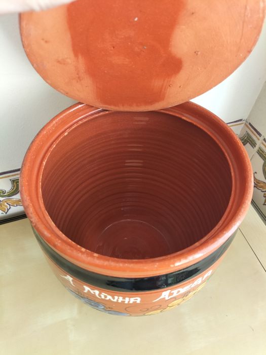 Barril/adega de barro