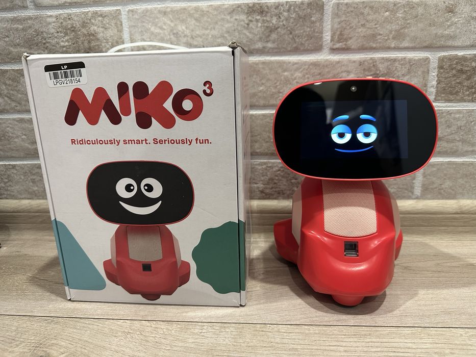 Робот Miko 3 зі штучним інтелектом