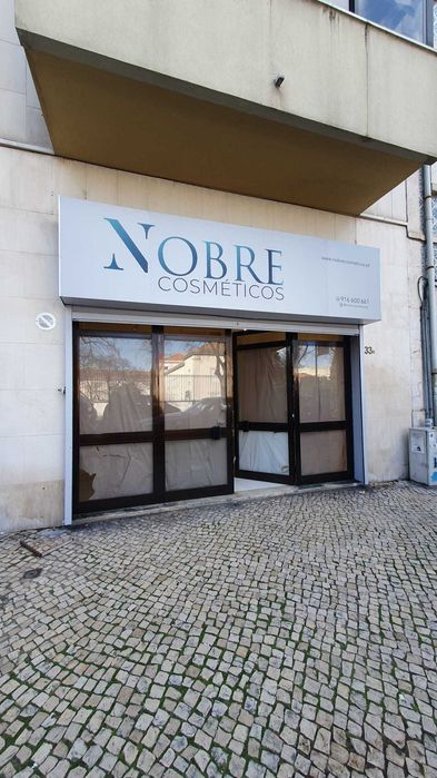 Decoração Montras para Barbearia Salão - Comunicação visual - Fachadas