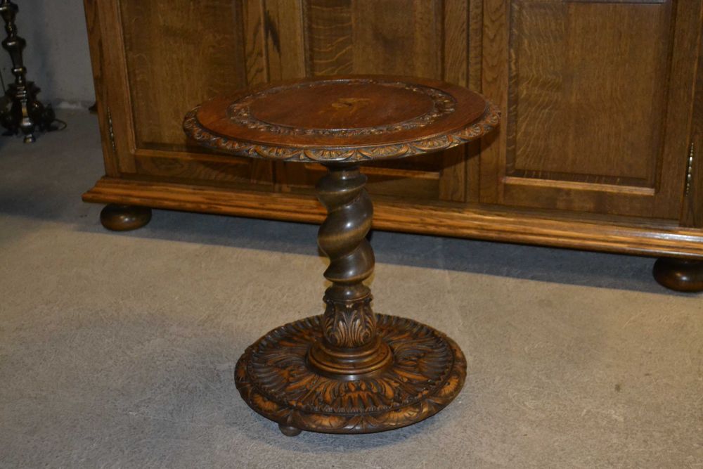 stolik / kwietnik rzeźbiony .