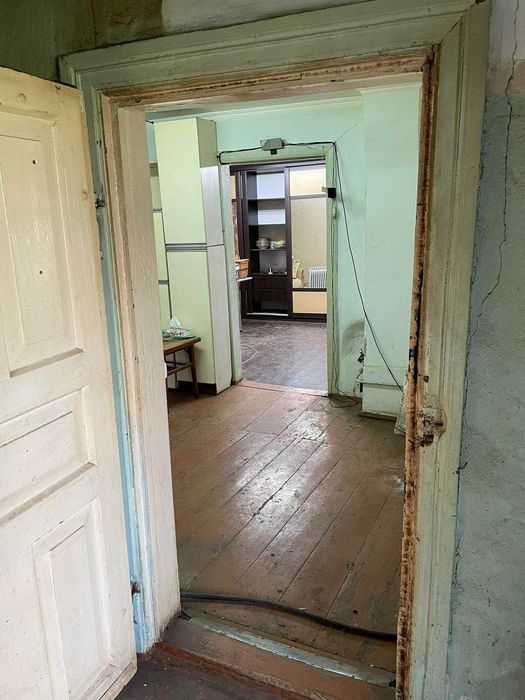 Пів будинку біля річки, вул. Шевченко