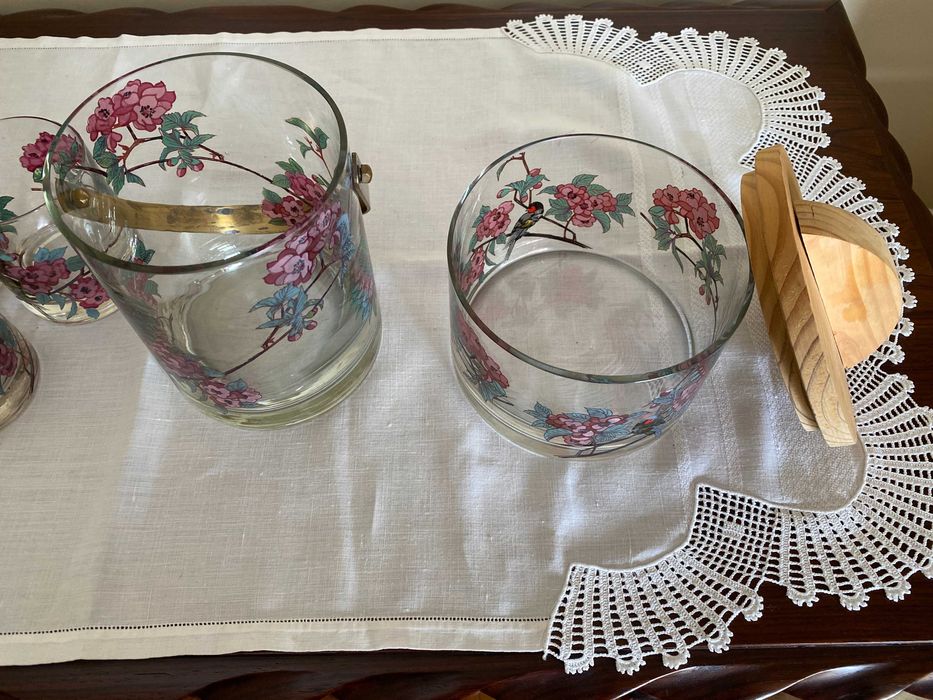 Conjunto de copos, frappé e biscoiteiro pintados à mão