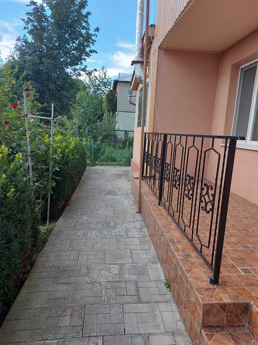 Торг. Продам 2-х поверх. квартиру з зем.діл. 8,85 с (в 2-х квартирн.бу