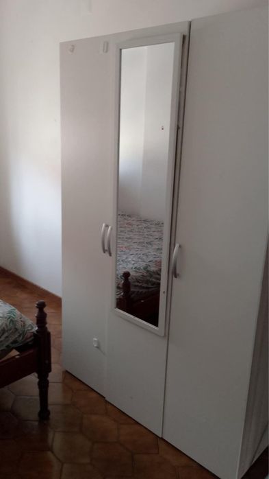 Quarto de solteiro para alugar com contrato na arrentela