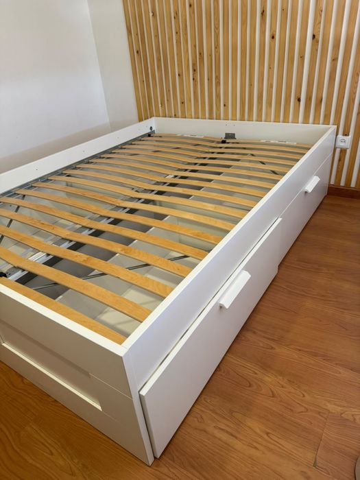 Cama Brimnes ikea 140x200 em otimo estado